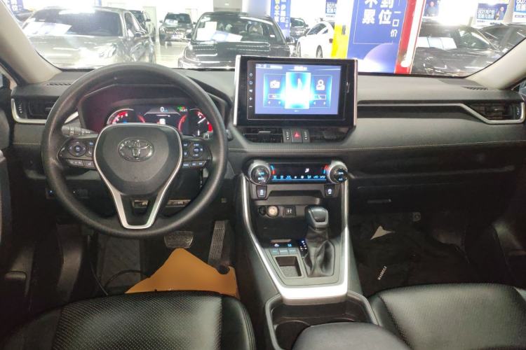 Used Toyota RAV4 2020 2.0L CVT Two-Wheel Drive Fashion Edition Center Console