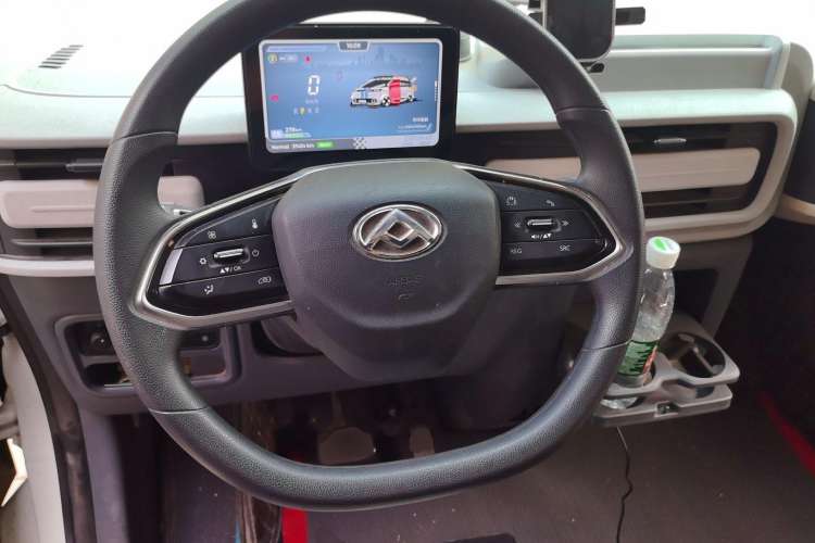 Used SAIC MAXUS Dana V1 2024 V1 Short Wheelbase Low-Roof Multi-Function Version (51 kWh)
