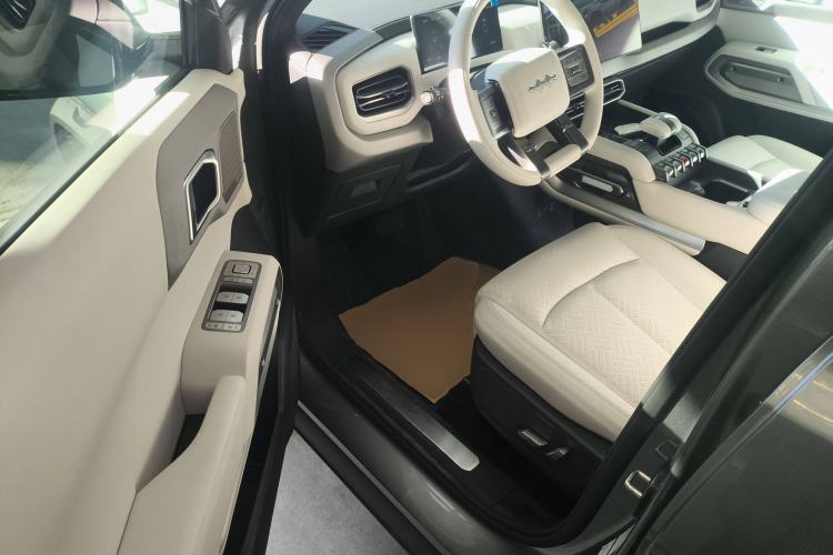 Used Formula Leopard Titanium 3 2025 501KM All-Wheel Drive Intelligent Driving Ultra Version
