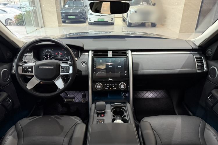 Used Land Rover Discovery 2023 Revised Version 360 PS R-Dynamic S Interior 5