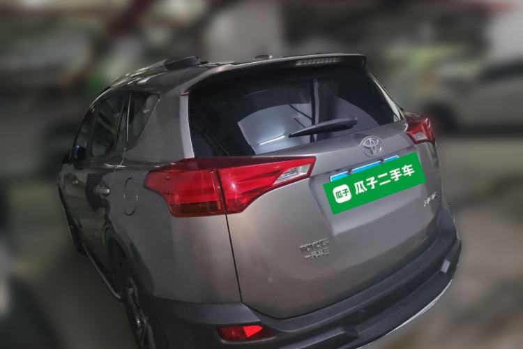 Used Toyota RAV4 2015 2.0L CVT Two-Wheel Drive Fashion Edition