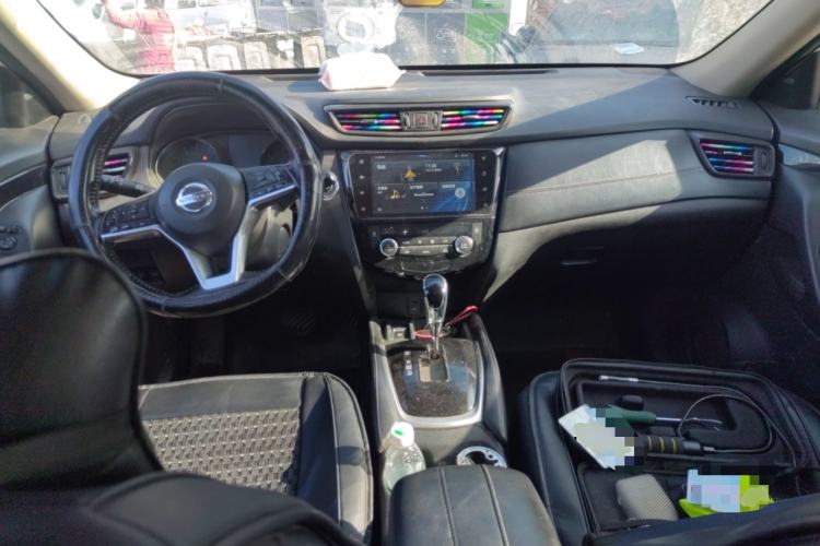 Used Nissan X-Trail 2019 2.0L CVT Smart Connect Comfort Edition 2WD Center Console