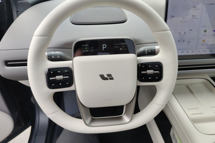 Used Li Auto i6 2025 Model Four-Wheel-Drive Standard Type
