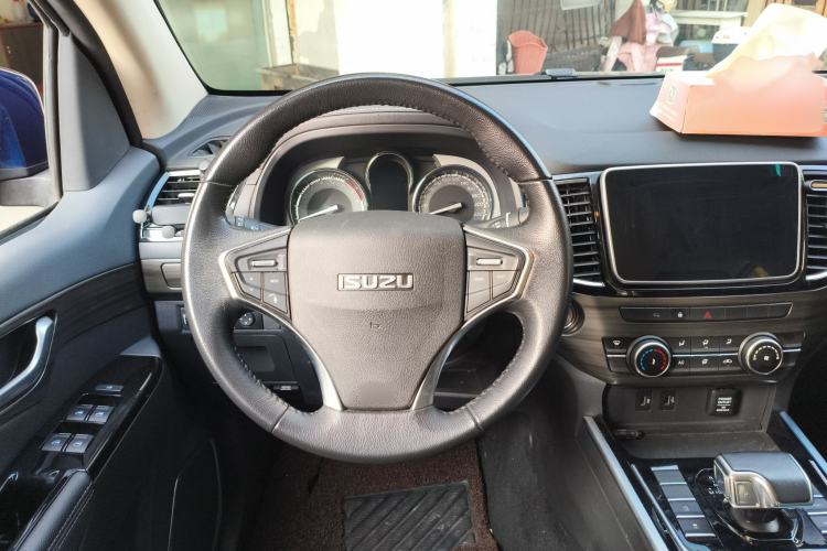 Used Isuzu D-MAX 2022 2.0T Two-Wheel Drive Automatic Gasoline LingShang Version JX4G20A6L