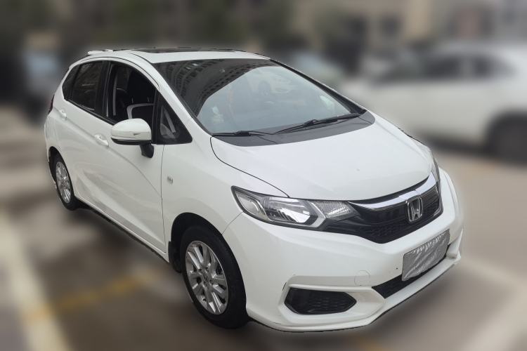 Used Honda Fit 2018 1.5L CVT Comfort Sunroof Version Front Right 45 Deg