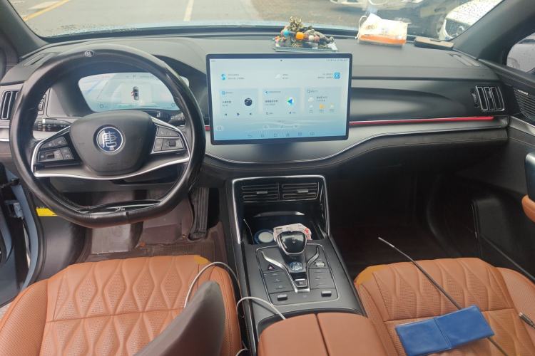 Used BYD Tang New Energy 2023 DM-i Champion Edition 112KM Prestige Model Center Console