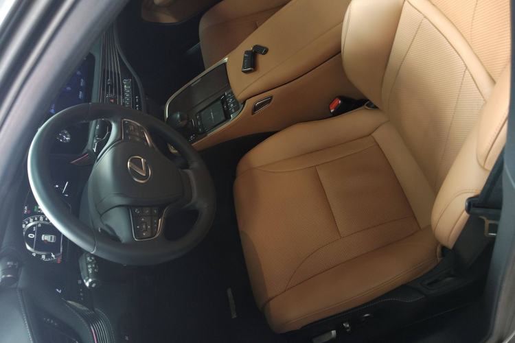 Used Lexus LS 2020 500h Excellence Edition China VI standard
