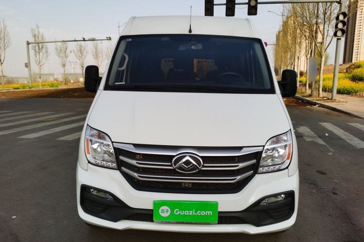 Used SAIC MAXUS Xintu V80 2023 2.0T Manual Classic Aoyuntong Short Wheelbase Mid-Roof 5/6-Seater
