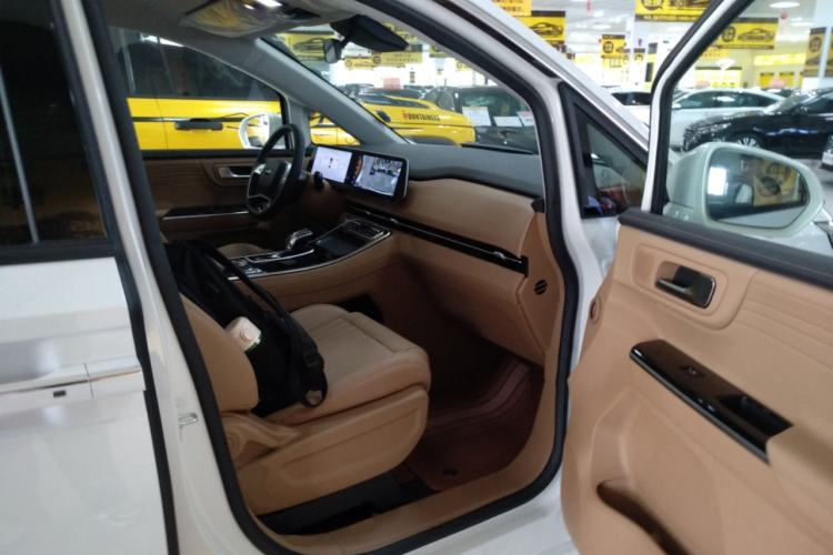 Used JAC Refine RF8 PHEV 2024 Zhiling Edition 1.5T 150KM Prestige Model – Lithium Iron Phosphate Right Front Seat