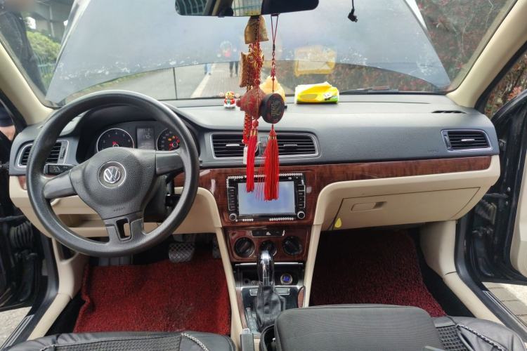 Used Volkswagen Lavida 2013 Restyled Classic 1.6L Automatic Comfort Edition Center Console