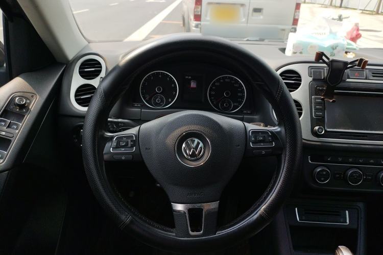 Used Volkswagen Tiguan 2015 1.8TSI Automatic Two-Wheel Drive Luxury Model Steering Wheel