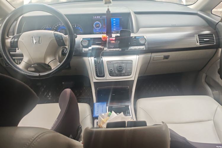 Used Honda Elysion 2012 2.4L VTi Luxury Navigation Edition Center Console