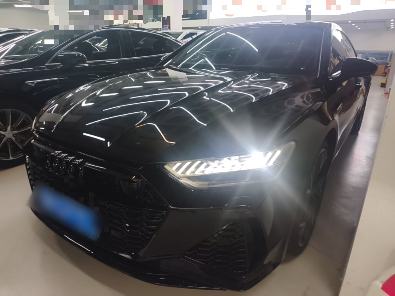 Под передней частью автомобиля