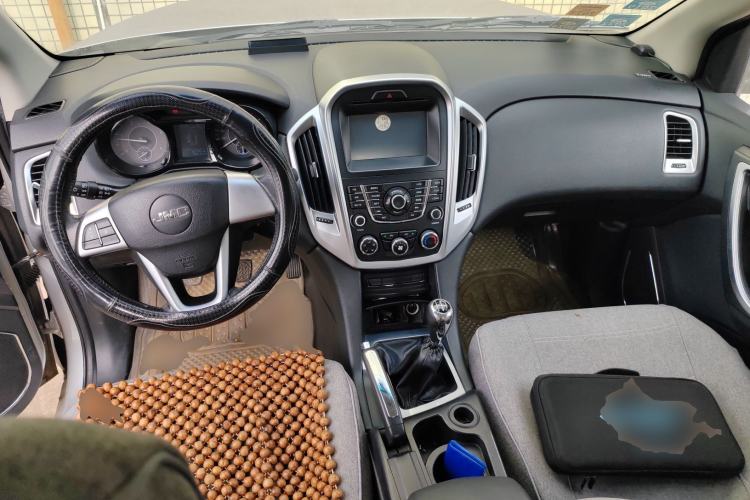 Used JMC Yuhu 7 2016 2.4T Two-Wheel Drive Luxury Edition JX4D24