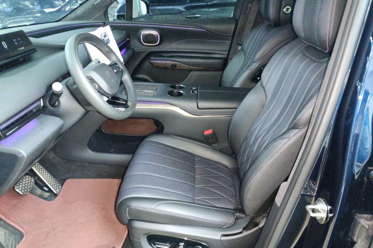 Used Hyptec HL 2025 700 Ultra Six-Seater All-Wheel-Drive LiDAR Version Left Front Seat