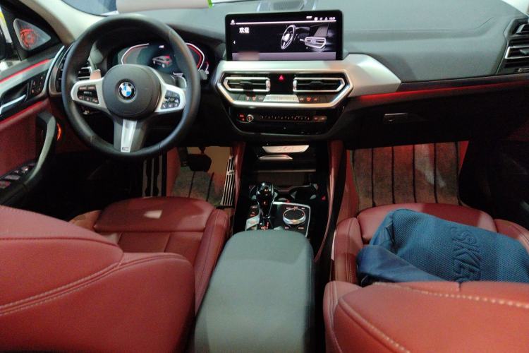 Used BMW X4 2022 xDrive 25i M Sport Package Center Console