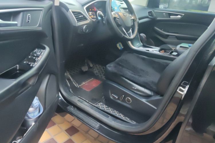 Used Ford Edge 2016 EcoBoost 245 Two-Wheel-Drive Platinum Edition 7-Seater Driver Seat