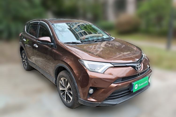 Used Toyota RAV4 2016 2.0L CVT Two-Wheel Drive Fashion Edition China V Standard Front Right 45 Deg