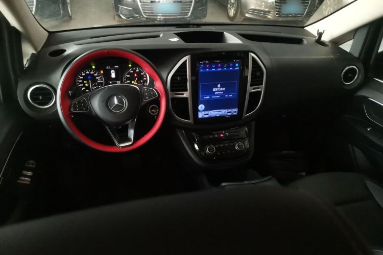 Used Mercedes-Benz Vito 2018 2.0T Business Version China VI Emission Standard Center Console