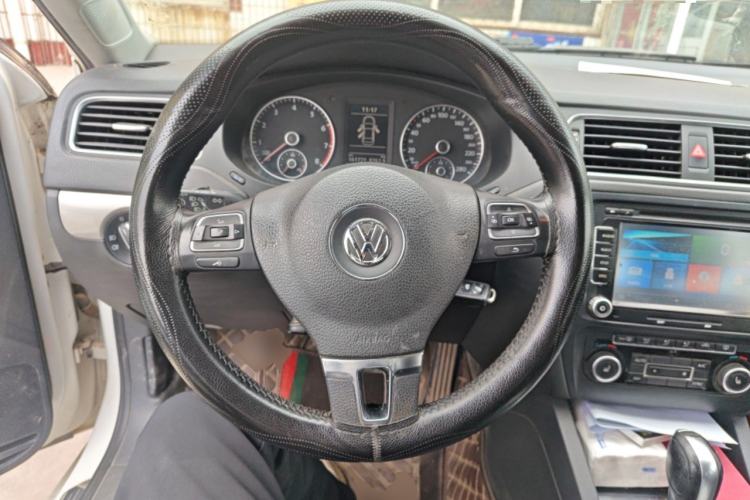 Used Volkswagen Sagitar 2014 Revised Version 1.4TSI Automatic Luxury Edition Steering Wheel