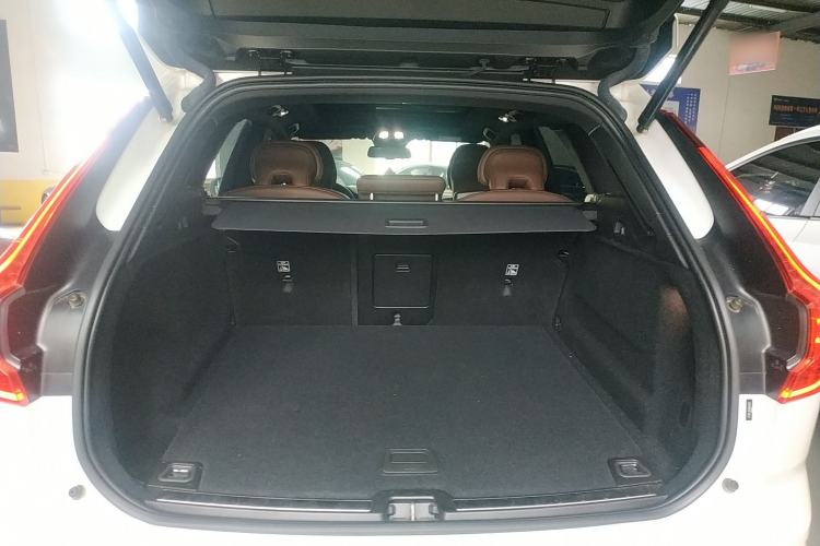 Used Volvo XC60 2023 B5 4x4 Smart Luxury Edition
