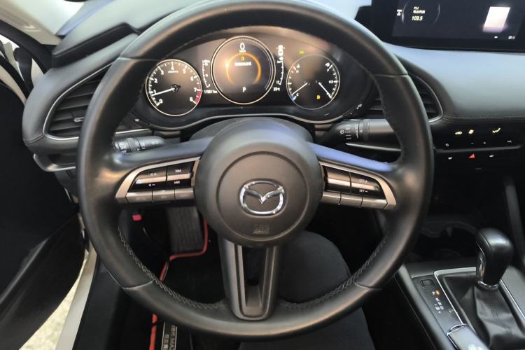 Used Mazda 3 Axela 2020 1.5L Automatic Luxury Version Steering Wheel