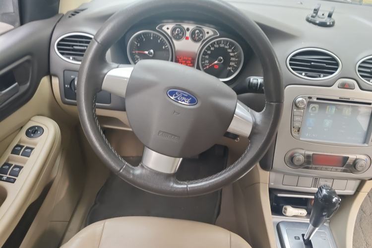 Used Ford Focus 2013 Hatchback Classic 1.8L Automatic Fashion Edition
