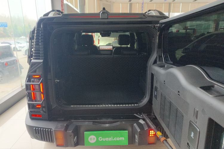 Used JETOUR Traveler 2023 2.0T All-Wheel Drive CrossPRO+ Trunk