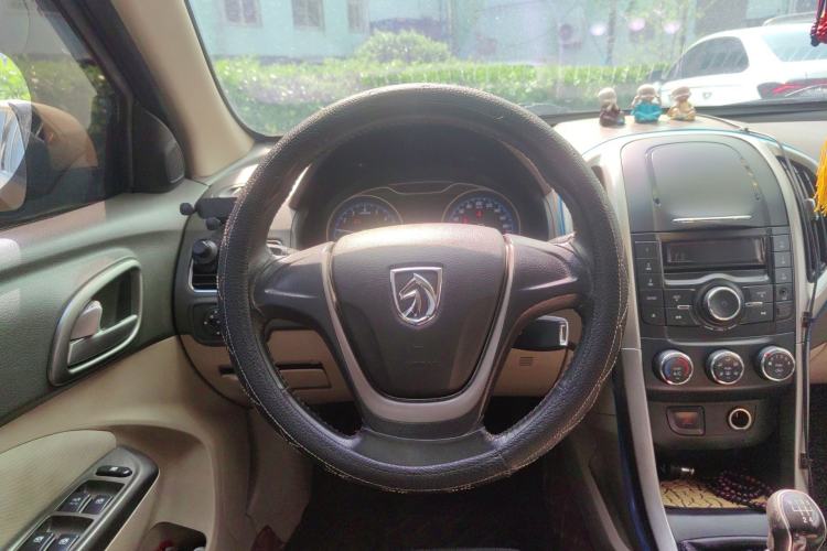 Used Baojun 610 2014 1.5L manual standard version