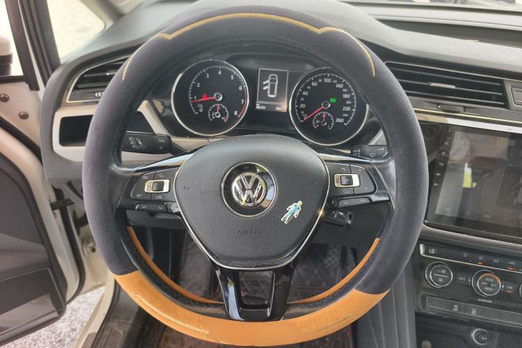 Used Volkswagen Touran 2016 Volkswagen Touran L 280TSI DSG Comfort Edition
