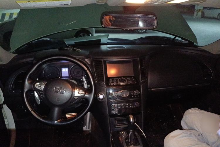 Used Infiniti QX70 2013 3.7L Standard Edition Center Console