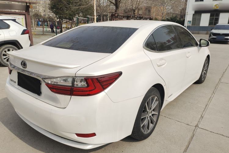 Used Lexus ES 2015 300h Comfort Edition
