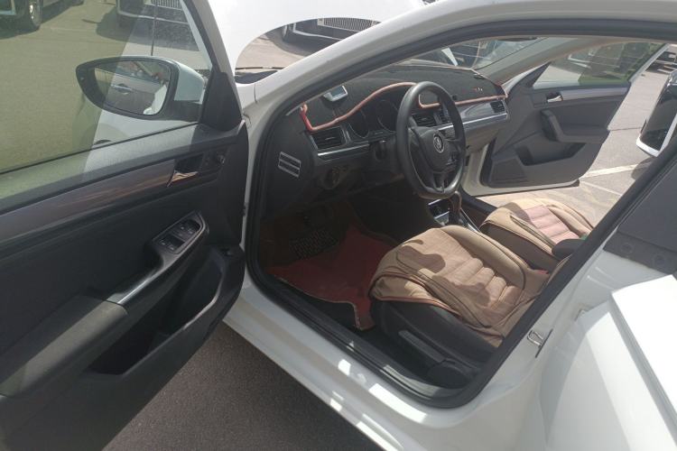 Used Volkswagen Bora 2016 1.6L Automatic Fashion Model Driver Seat