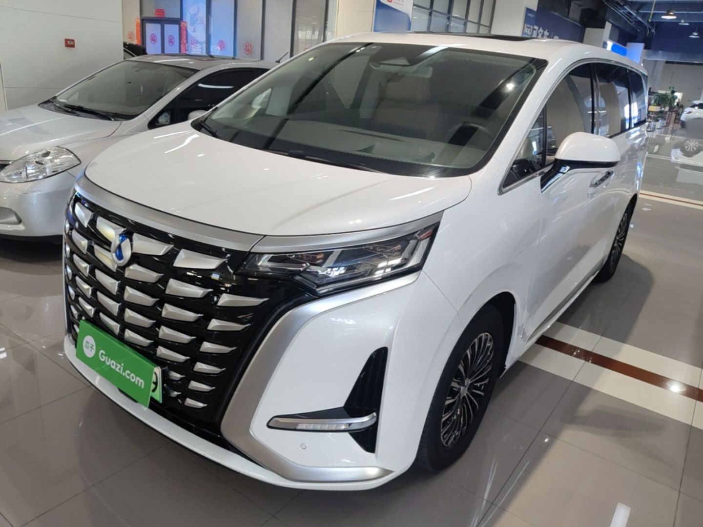 Unter der Vorderseite des Autos
