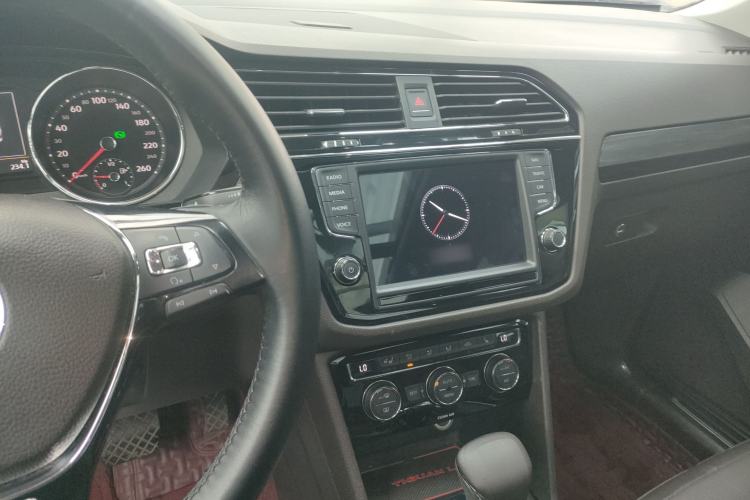 Used Volkswagen Tiguan L 2017 330TSI Automatic Two-Wheel Drive Flagship Edition Center Console