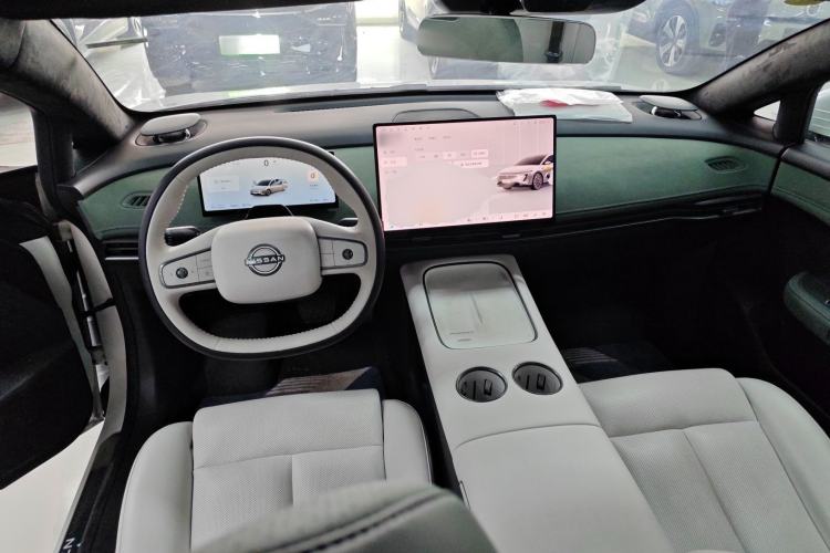 Used Nissan N7 2025 510 Max Center Console