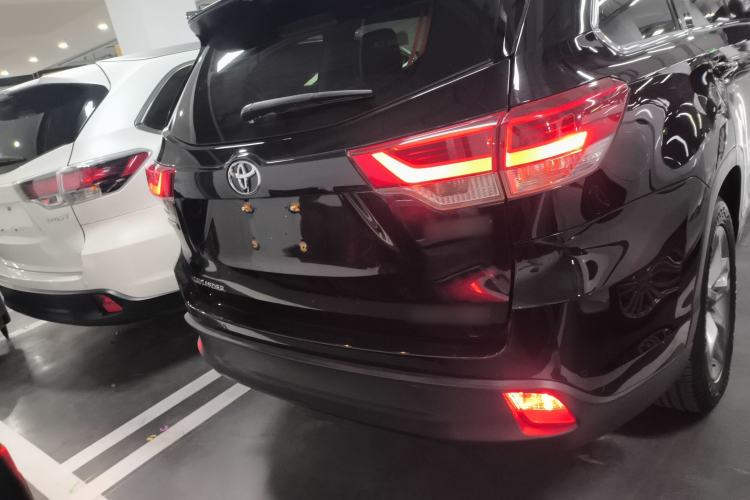 Used Toyota Highlander 2018 2.0T Four-Wheel Drive Luxury Version 7 Seats China VI Standard Rear