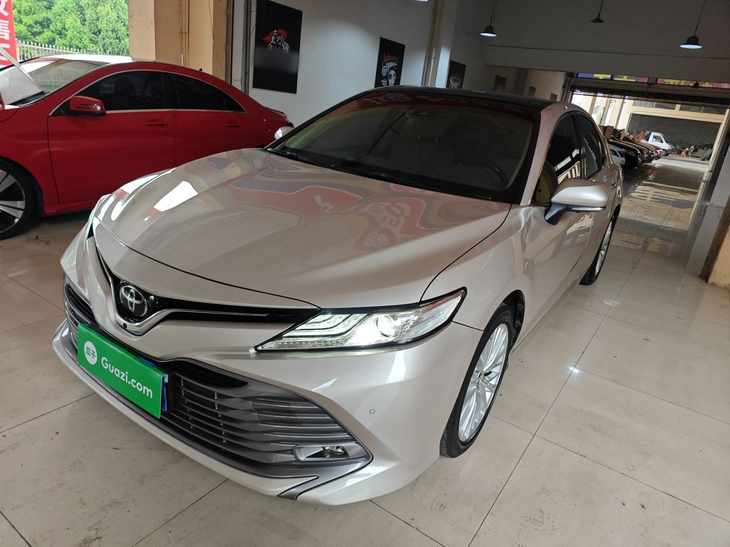 تحت مقدمة السيارة