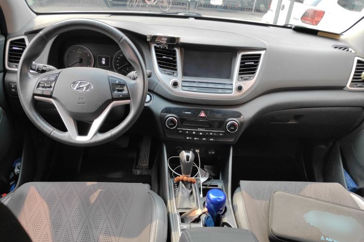 Used Hyundai Tucson 2018 1.6T Dual-Clutch Two-Wheel Drive 15th Anniversary Special Edition Center Console