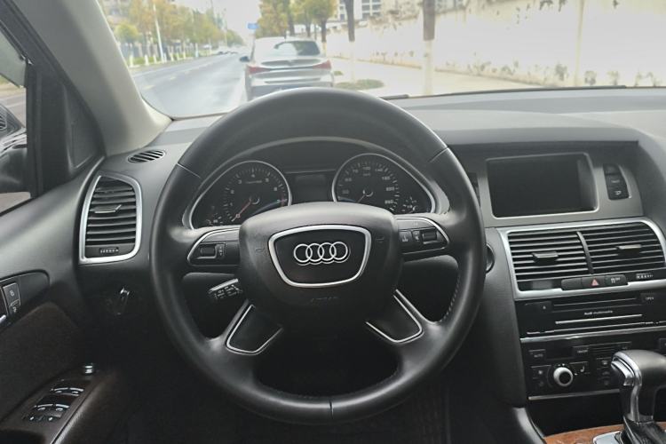 Used Audi Q7 
