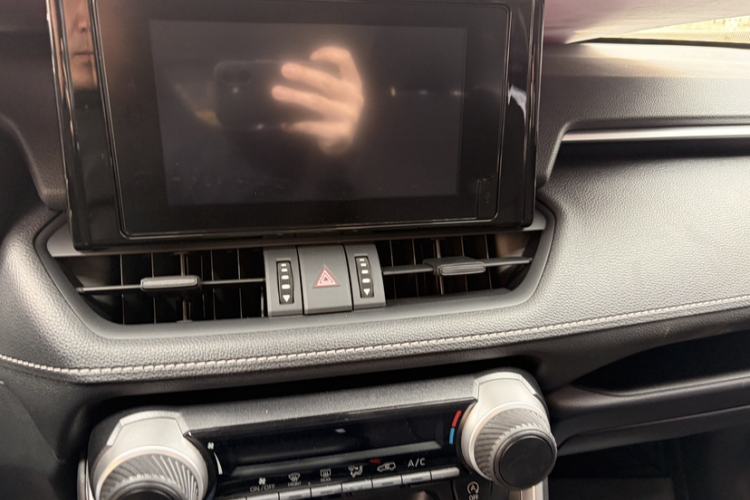 Used Toyota RAV4 2022 2.0L CVT Two-Wheel Drive Urban Edition Interior 3