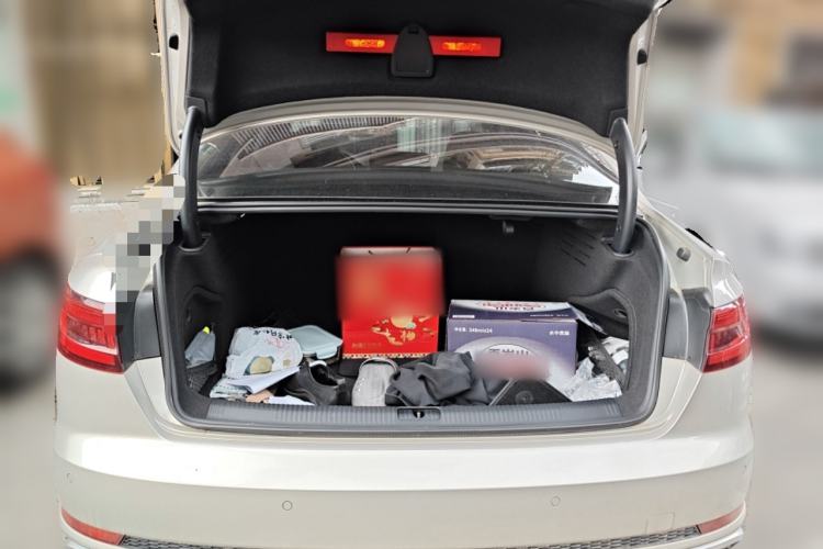 Used Audi A4L 2019 40 TFSI Fashion Edition China VI Emission Standard Trunk