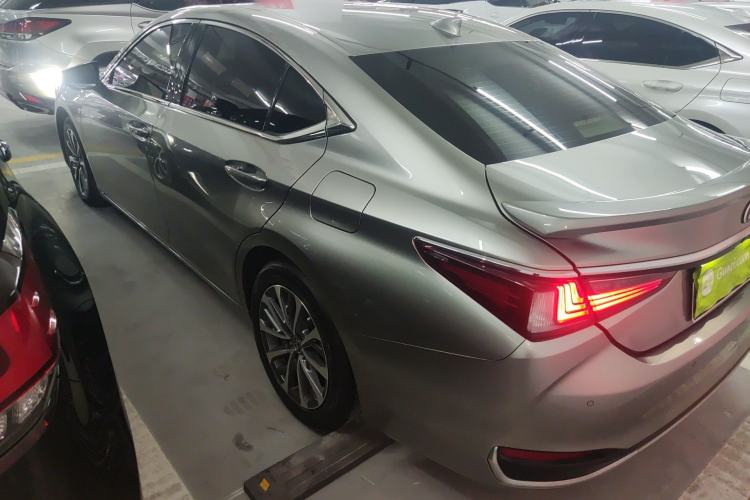 Used Lexus ES 2022 300h Excellence Edition
