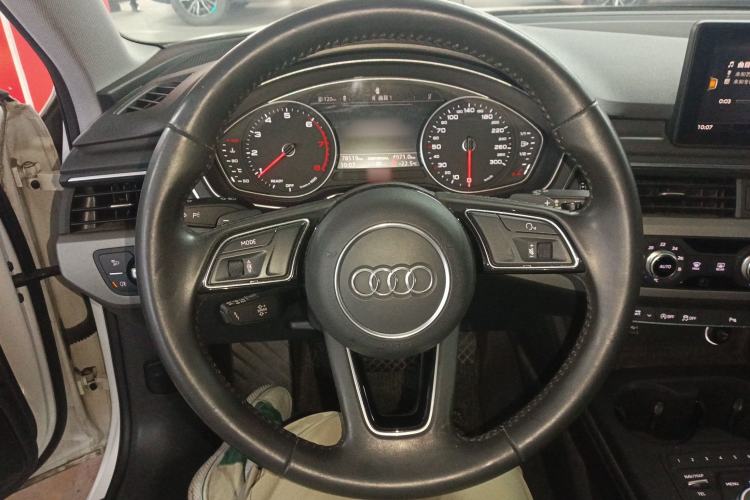 Used Audi A4L 2018 30th Anniversary Edition 40 TFSI Trendy Model Steering Wheel