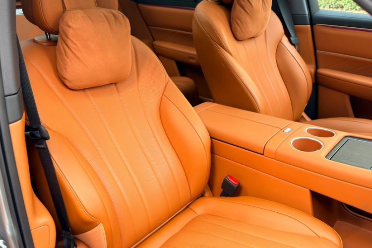 Used Hima AITO M8 2025 Extended-Range Max+ Version 53.4 kWh 5-Seater Edition Interior 4