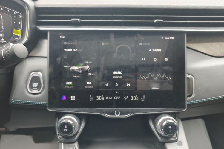 Used Lynk & Co 05 2020 2.0TD Two-Wheel Drive Shine Halo Interior 5