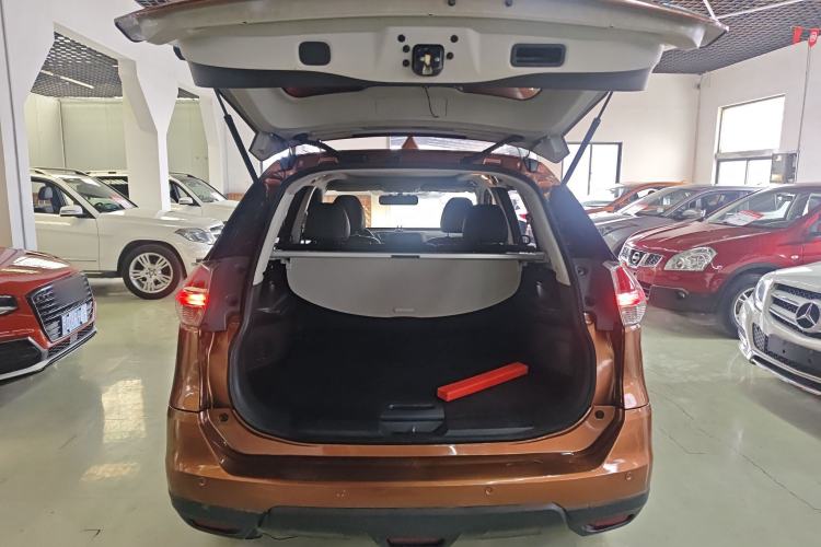 Used Nissan X-Trail 2015 2.0L CVT Comfort MAX Edition 2WD Trunk