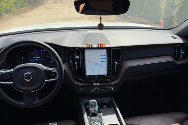 Used Volvo XC60 2024 B5 4x4 Smart Luxury Edition Interior 2