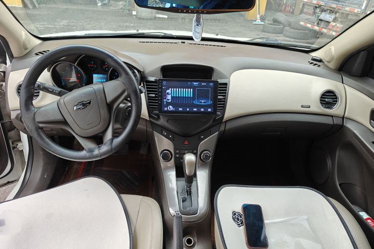 Used Chevrolet Cruze 2015 1.5L Classic SE AT Center Console