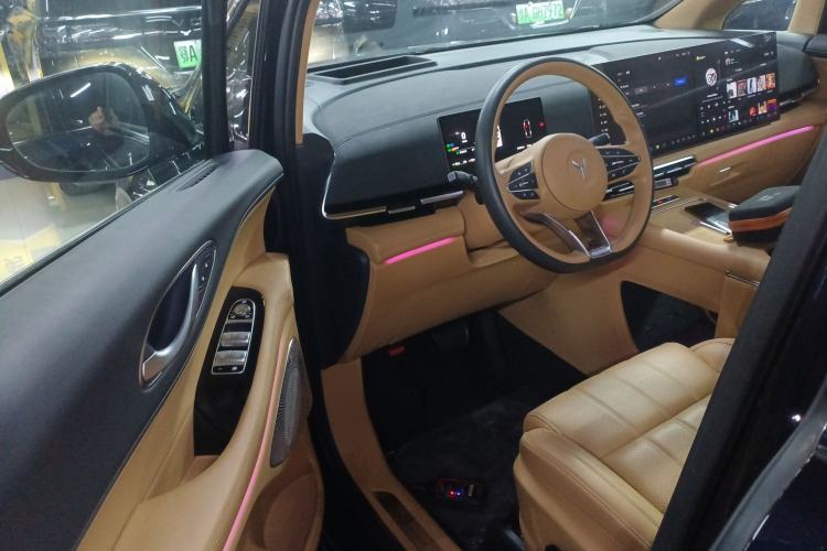 Used VOYAH Dream 2025 PHEV Four-Wheel-Drive Flagship Kunpeng Edition
